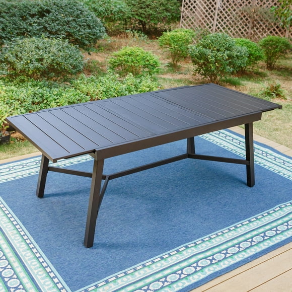 Extendable outdoor dining table