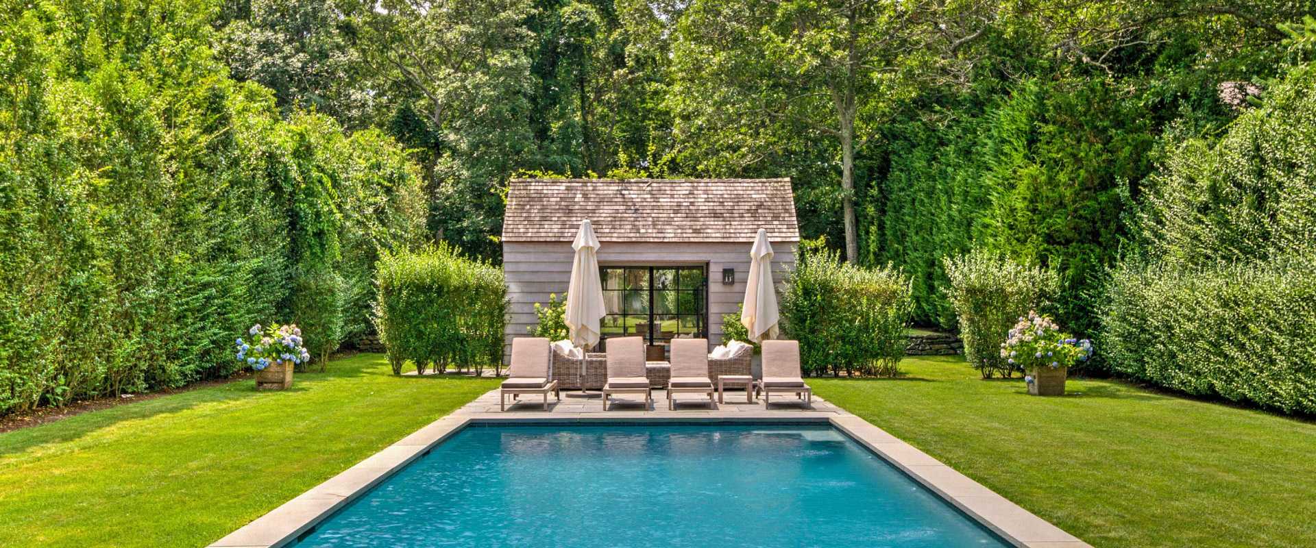 Best Outdoor Furniture for Vacation Rental Hosts