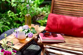 Freestanding vs. Attached Pergola: Which Wins?