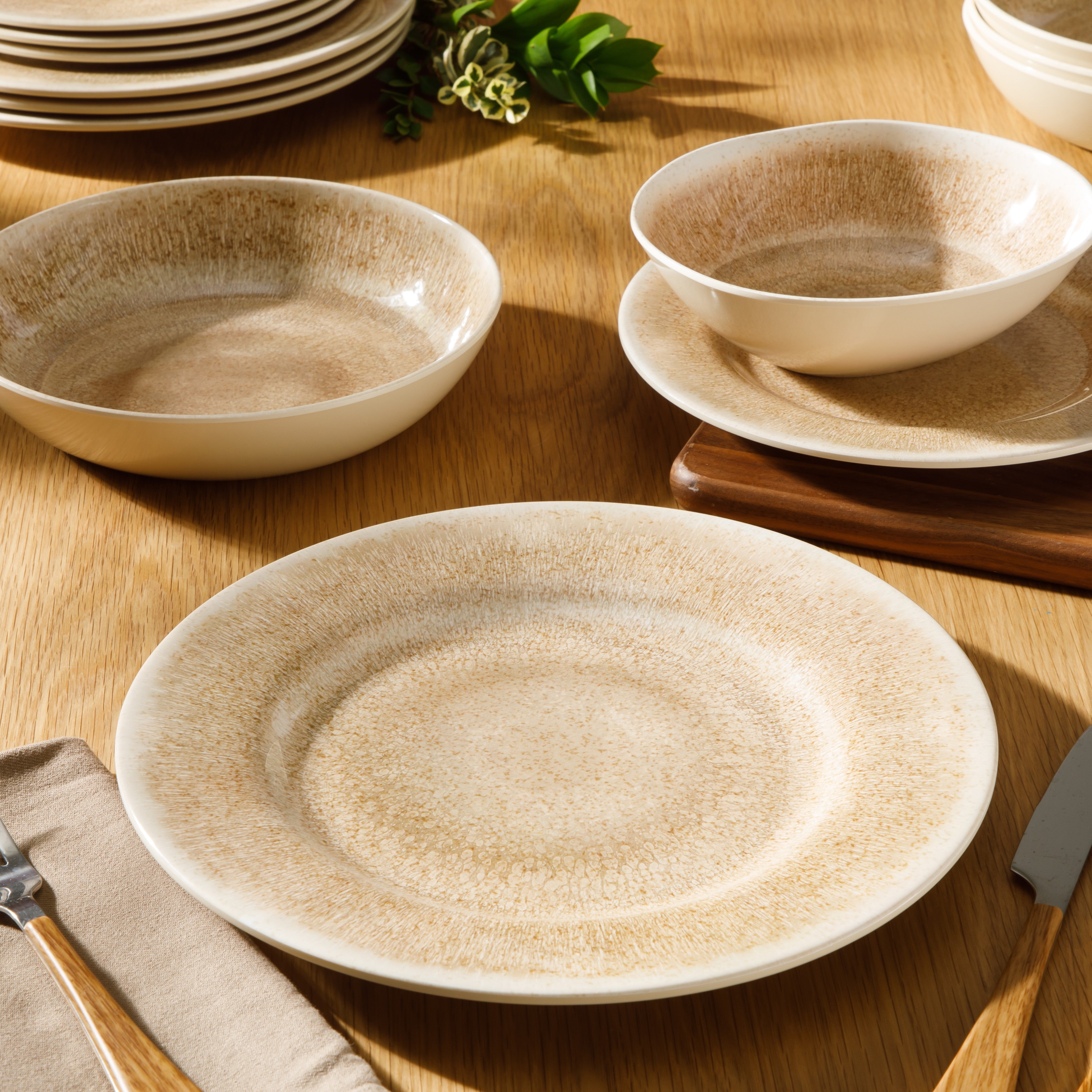 Q Squared NYC Melamine Dinnerware Set 16-Piece