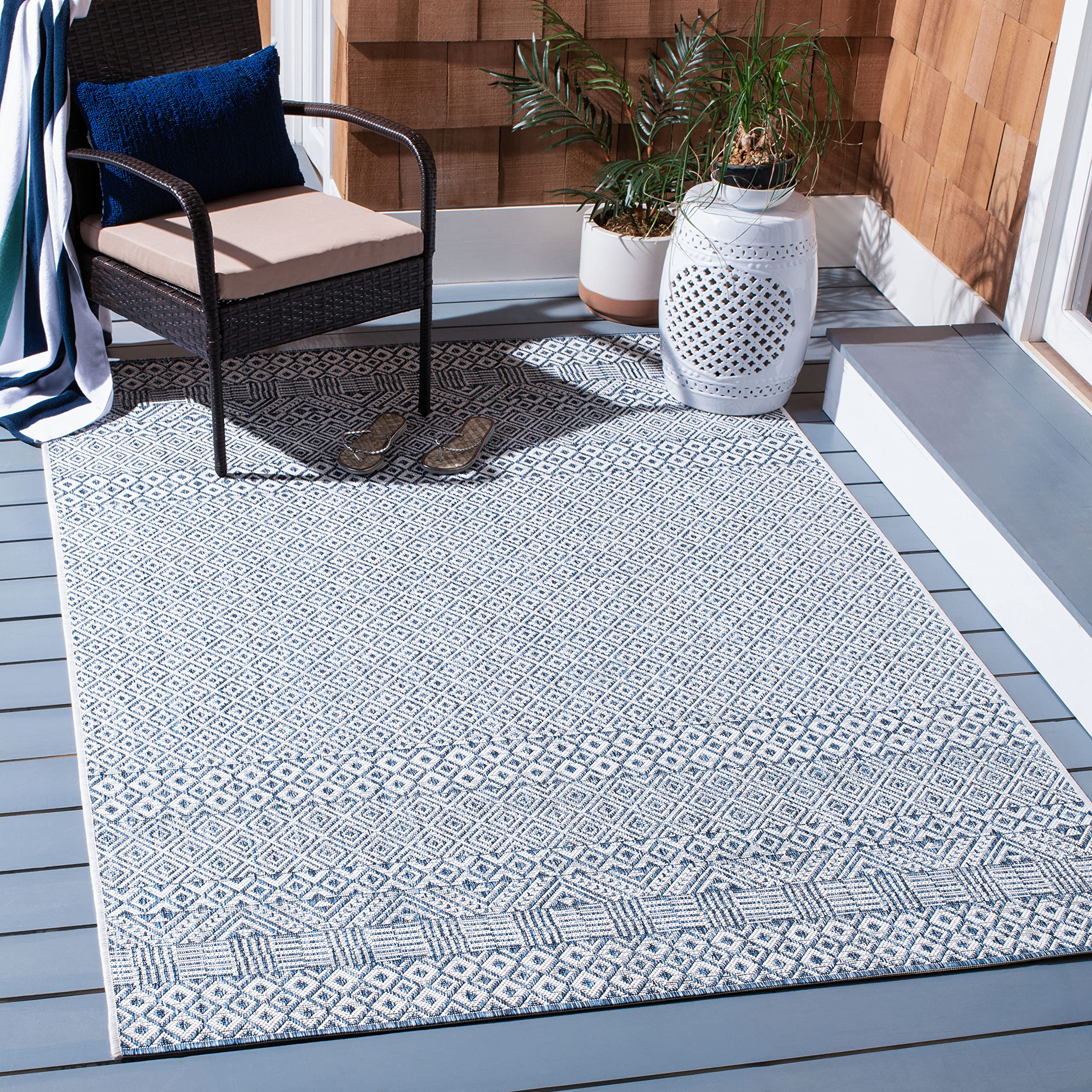 Safavieh Courtyard Collection Indoor/Outdoor Area Rug, 4' x 6'
