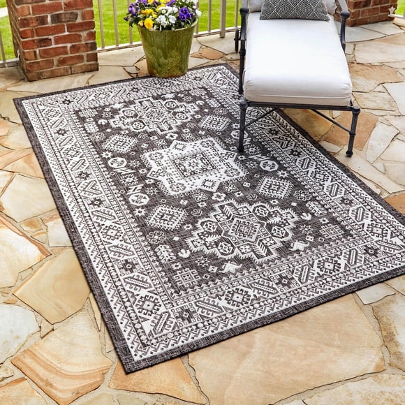 Unique Loom Outdoor Aztec Collection Area Rug 5'3" x 8'